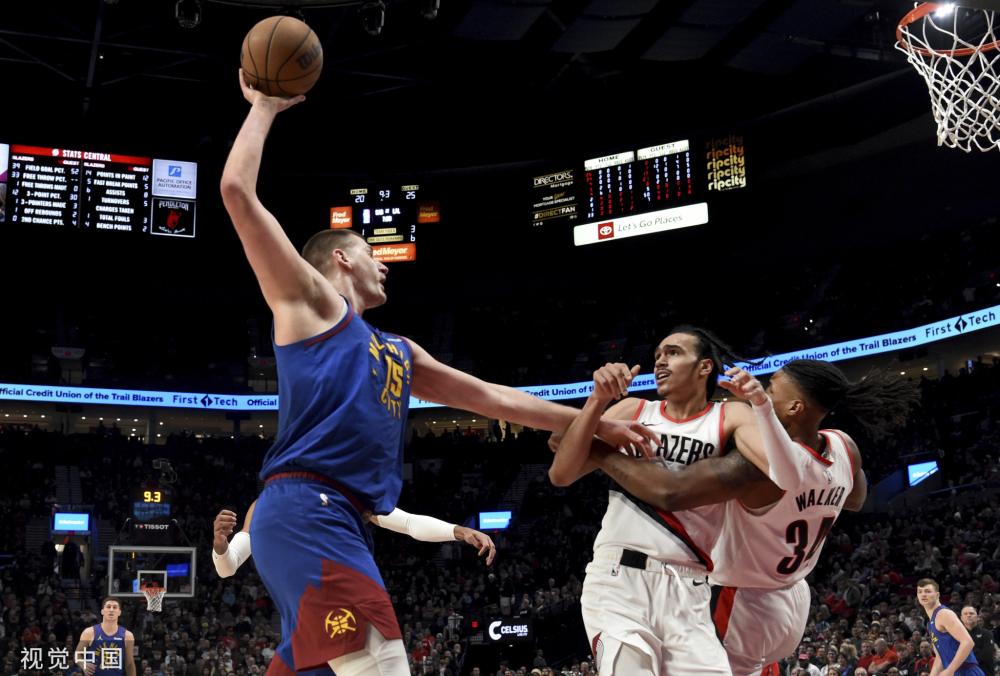 年轻且充满 年轻且充满