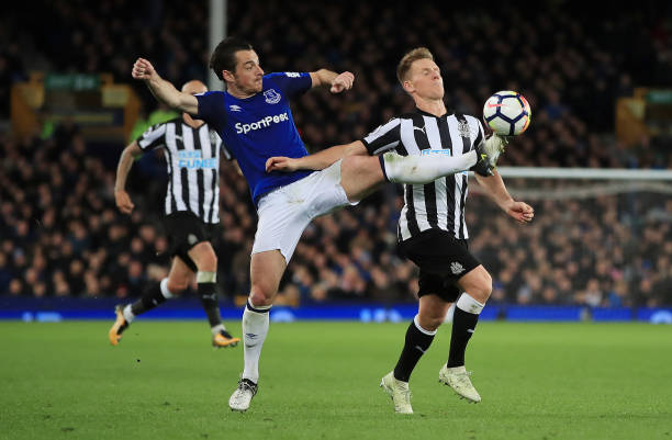 他凭借优越 他凭借优越