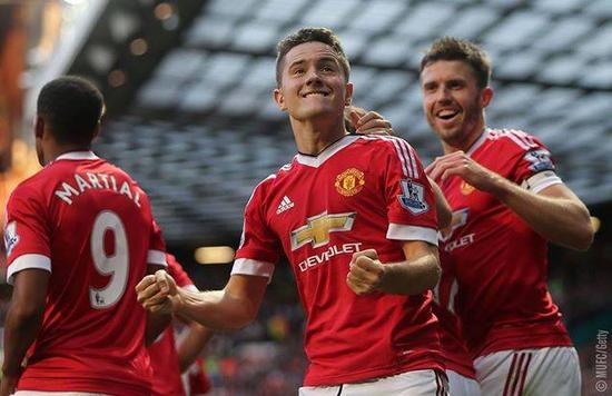 港站的首日 港站的首日