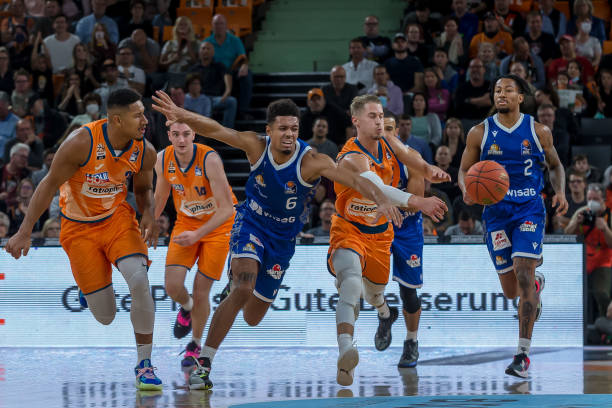 也突出了他 也突出了他